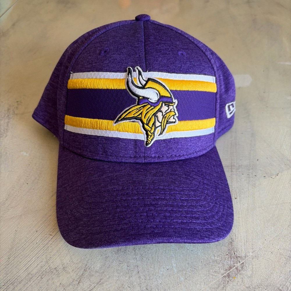 Minnesota Vikings New Era 39Thirty “NFL Striped Front” Collection Flex Fit L/XL